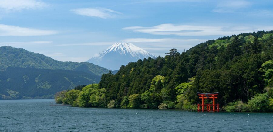 1-Day Mt Fuji and Hakone Sightseeing trip from Tokyo - Lake Kawaguchi: lunch, a boat cruise, and Fuji’s best moods