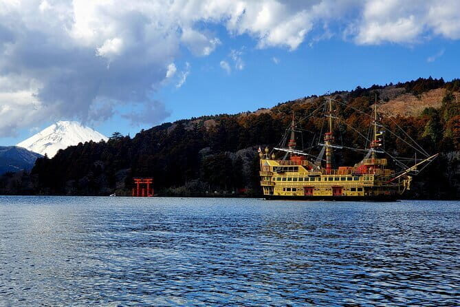 Mt Fuji & Hakone Private Tour from Tokyo: Return by Bullet Train - Lake Ashinoko and the boat ride: volcanic-water views with a gentler pace