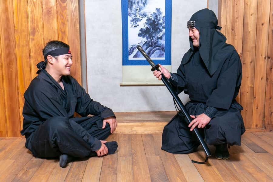 Odawara: Guided Ninja & Samurai Tour of Odawara Castle - Guide quality and the role of English instruction