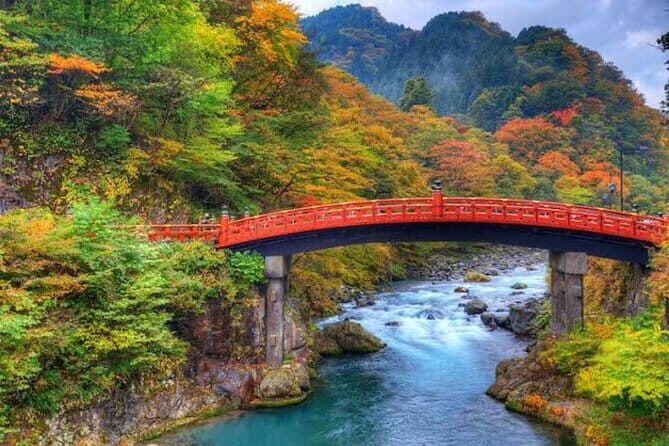 Private Tour to Mount Fuji & Hakone with Gotemba Outlets English - Chureito Pagoda at Arakura Sengen Shrine: the classic photo moment